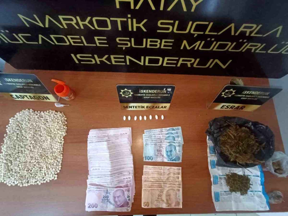 Hatay\'da yapılan aramada uyuşturucu ve para ele geçirildi