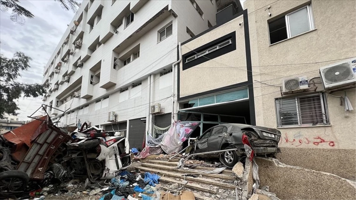 İsrail ordusu Şifa Hastanesi\'ndeki binayı havaya uçurdu