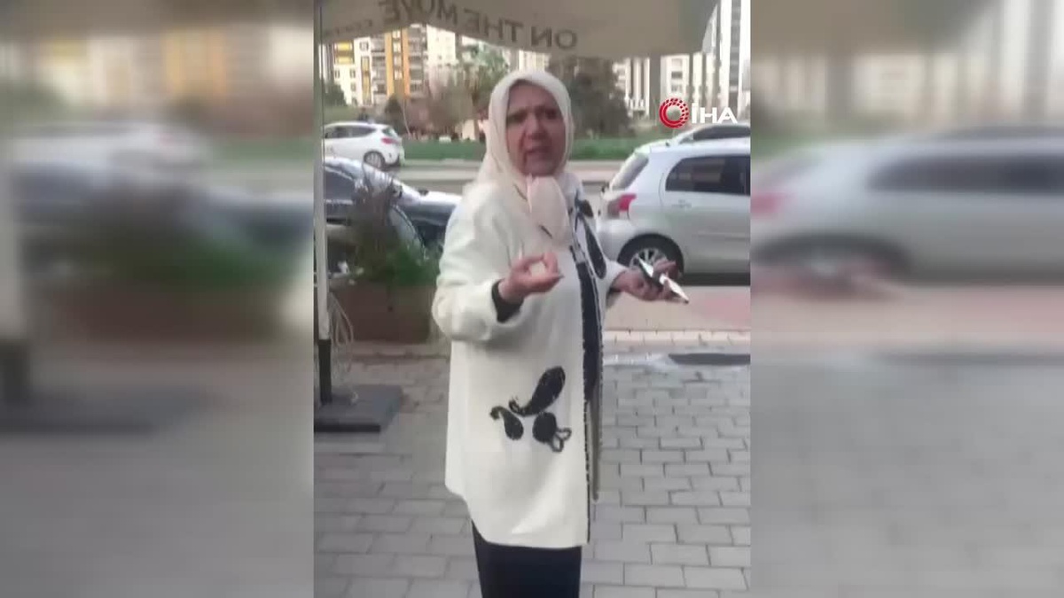 Kadınlar \'edepsiz\' buldukları spor salonuna çöp döktü