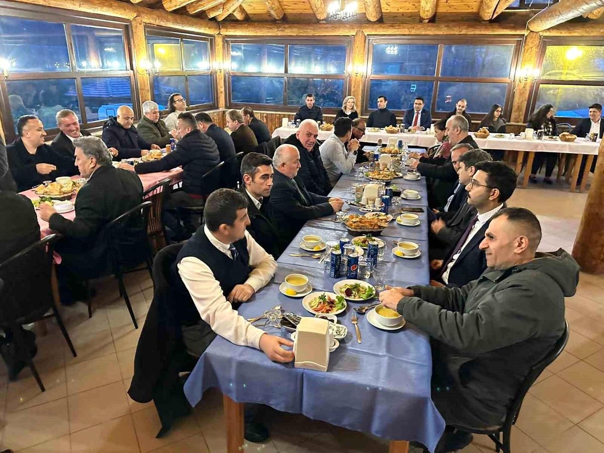 Alaplı Kaymakamı Selçuk Köksal, daire müdürleri ve basın mensuplarına iftar yemeği verdi