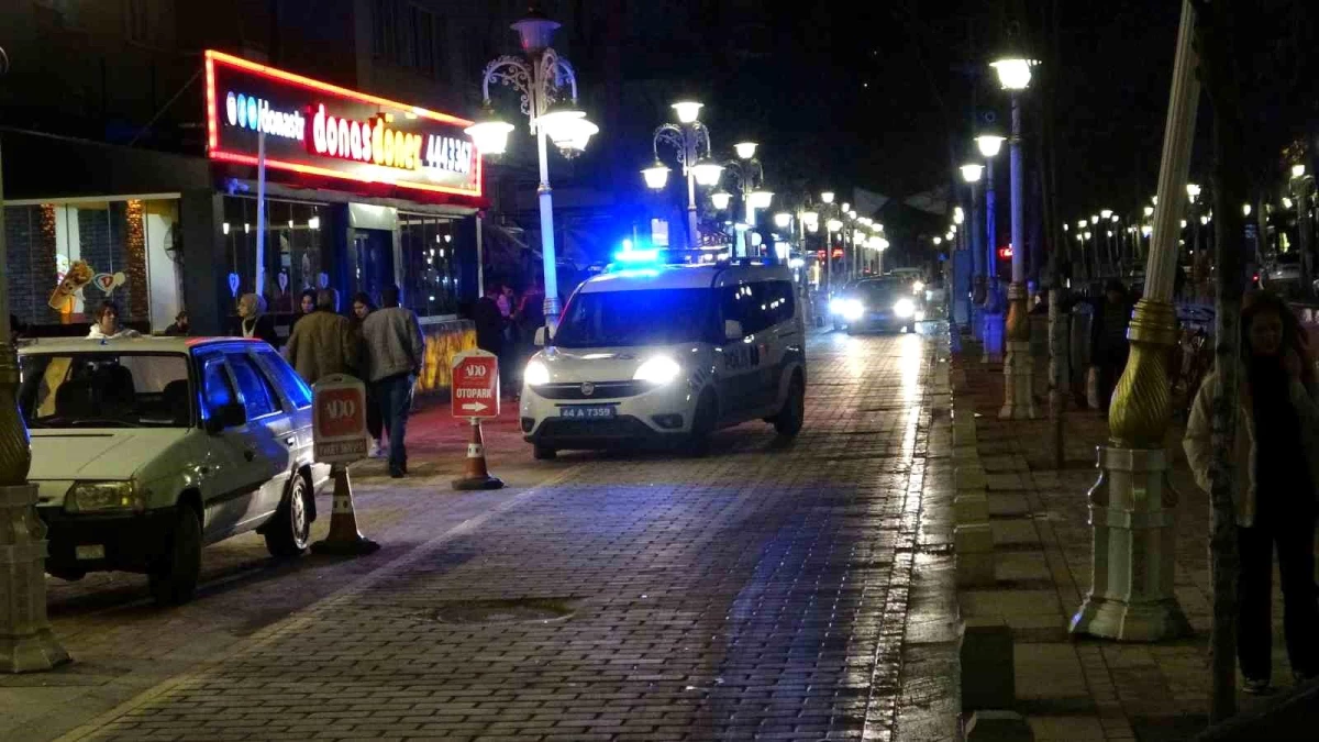 Malatya\'da husumetli iki kadın grubu arasında çıkan bıçaklı kavgada 2 kişi yaralandı