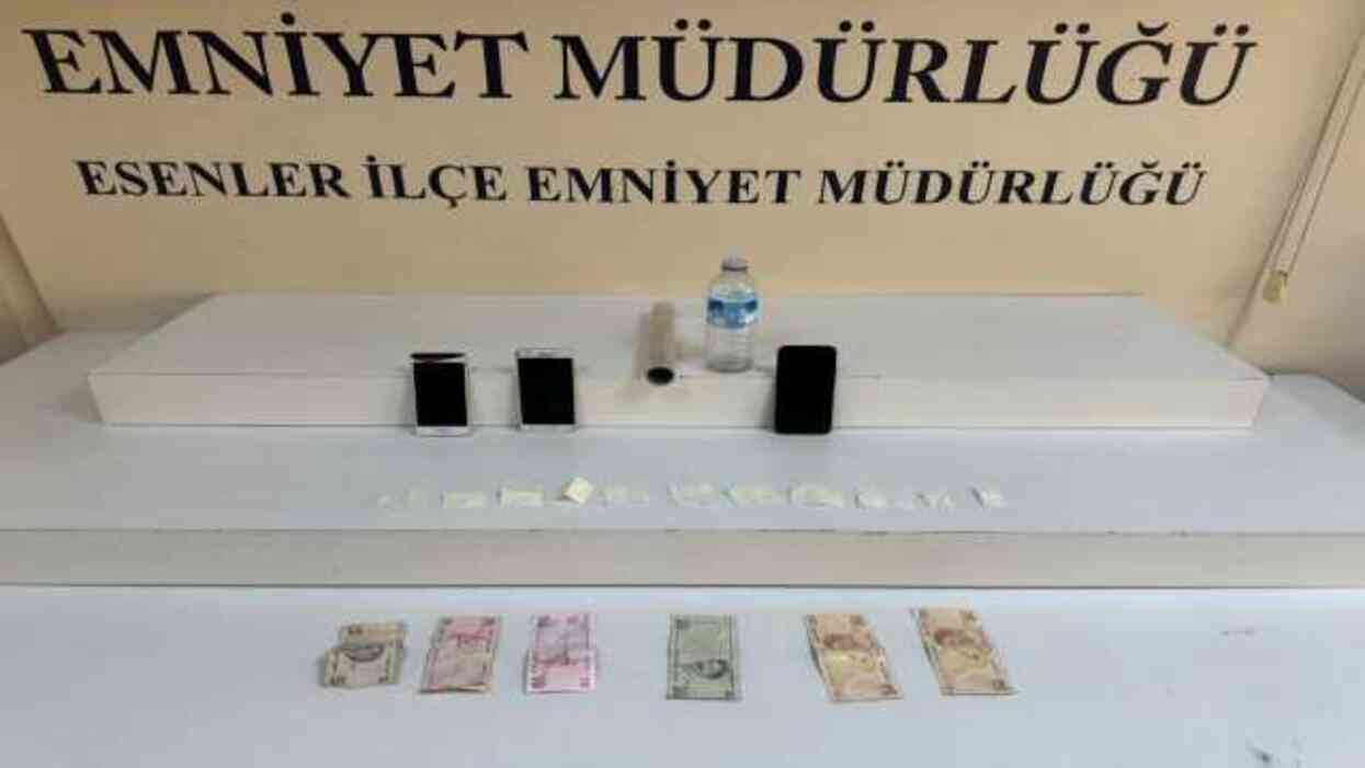 Markette uyuşturucu alışverişi güvenlik kamerasına takıldı Markette uyuşturucu alışverişi güvenlik kamerasına takıldı