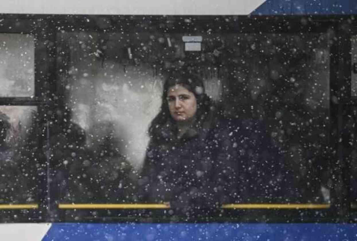 Meteoroloji'nin uyarılarının ardından Ankara'da kar yağışı başladı