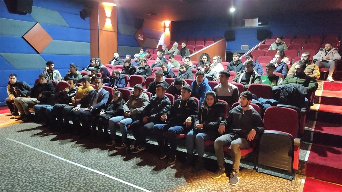 Muş Belediyesi, özel çocuklara sinema etkinliği düzenledi