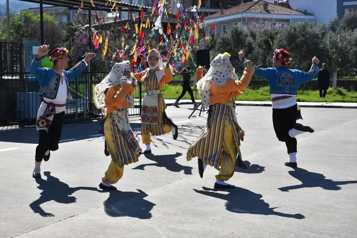 Kemalpaşa\'da Nevruz Bayramı Kutlamaları