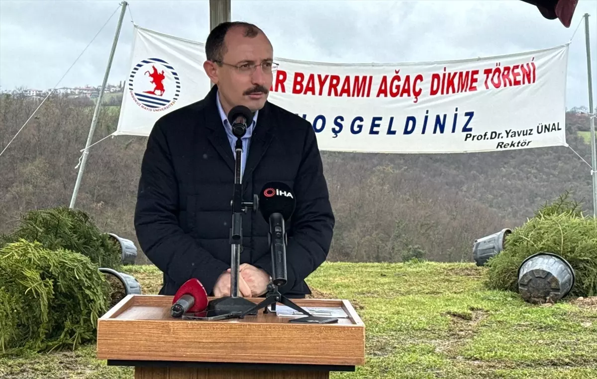 OMÜ\'de Bahar Bayramı Ağaç Dikme Töreni Gerçekleştirildi