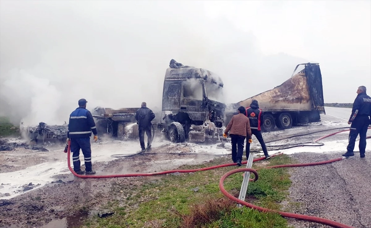 Şırnak\'ın İdil ilçesinde tır yangını: Sürücü yaralandı