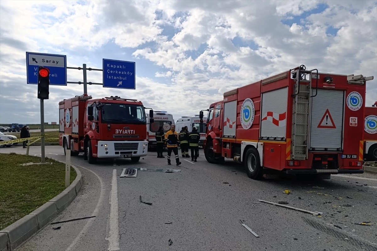 Tekirdağ\'da minibüs ile tırın çarpıştığı kazada 5 kişi öldü, 10 kişi yaralandı