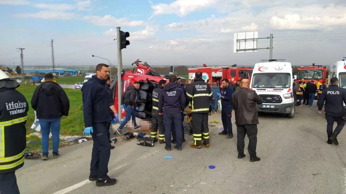 Tekirdağ\'da Kırmızı Işık İhlali Sonucu Meydana Gelen Kazada 5 Kişi Hayatını Kaybetti