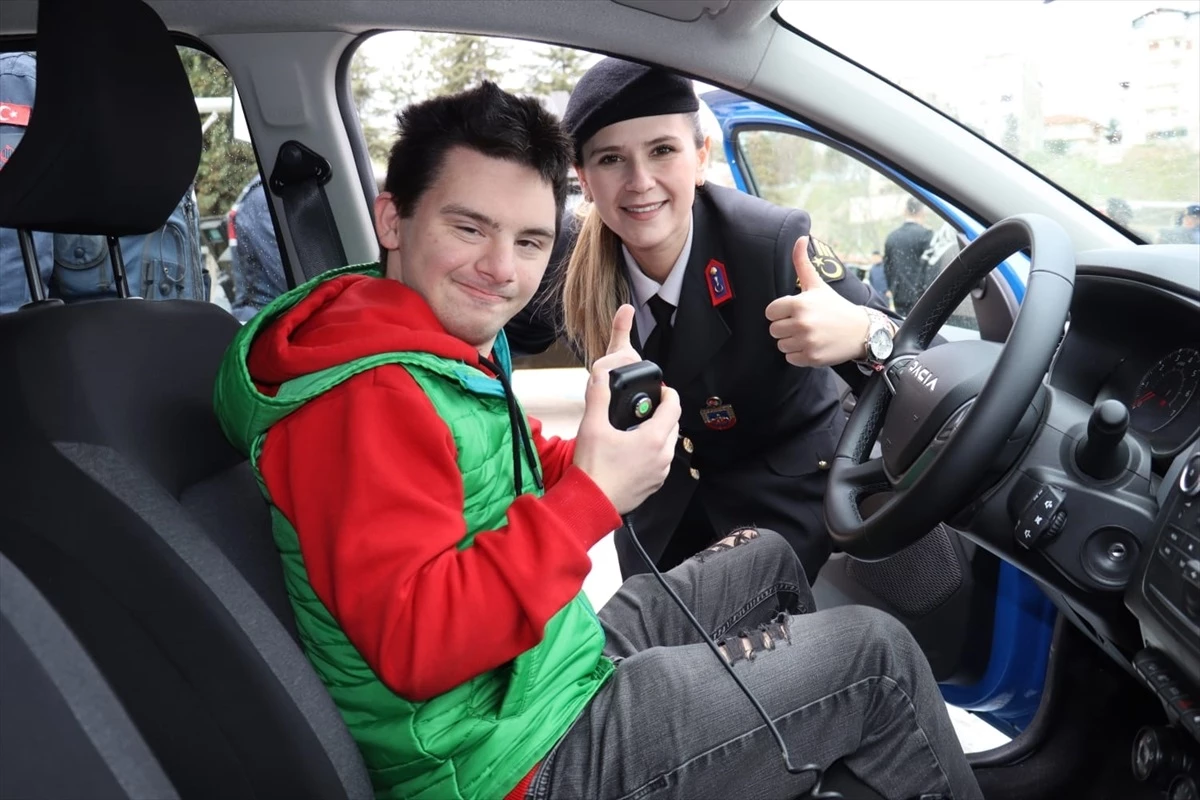 Down Sendromlu Çocuklar Tokat İl Jandarma Komutanlığını Ziyaret Etti