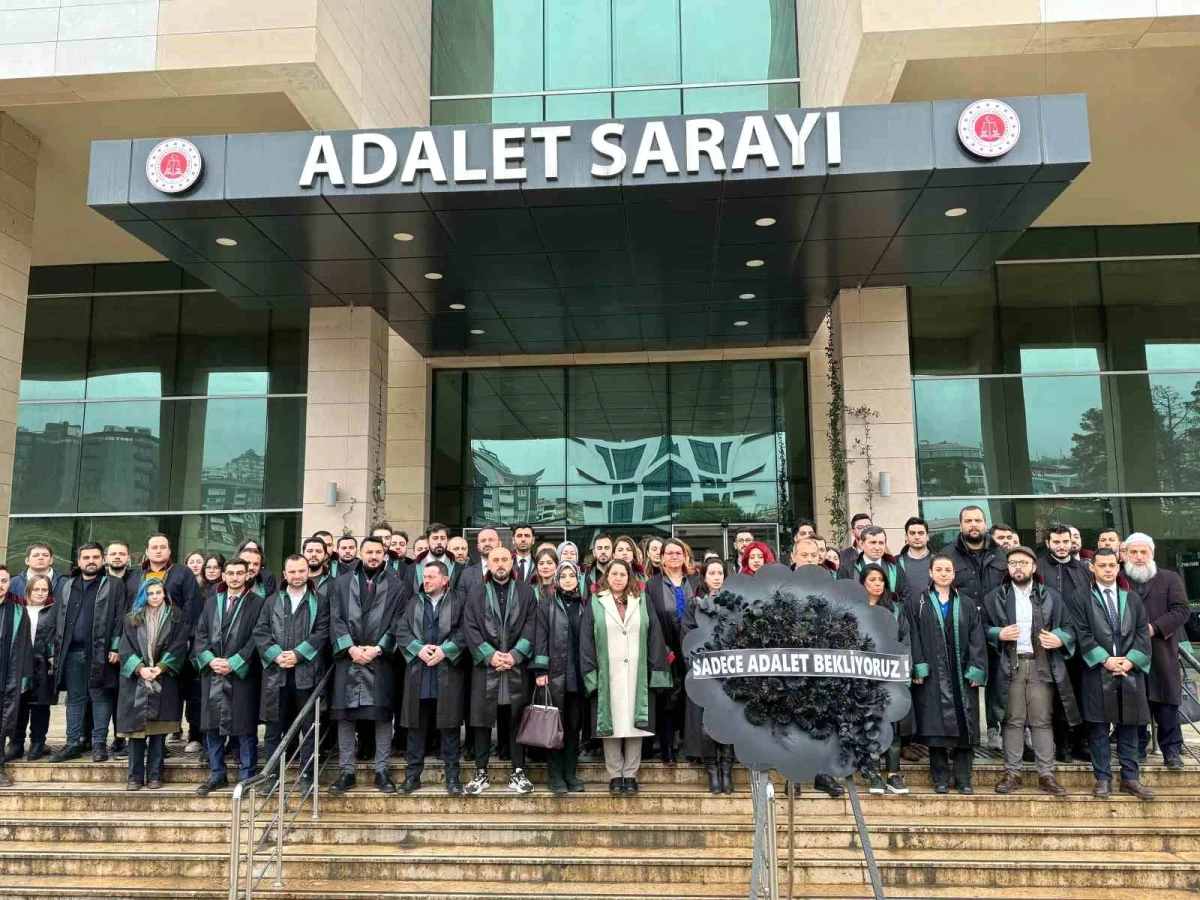 Trabzon Barosu\'na üye 61 avukattan tutuklanan 5 taraftar için sessiz protesto: Sadece adalet bekliyoruz