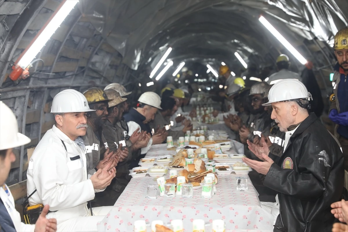 Türk-İş Genel Başkanı Ergün Atalay, Zonguldak\'ta maden işçileriyle orucunu açtı