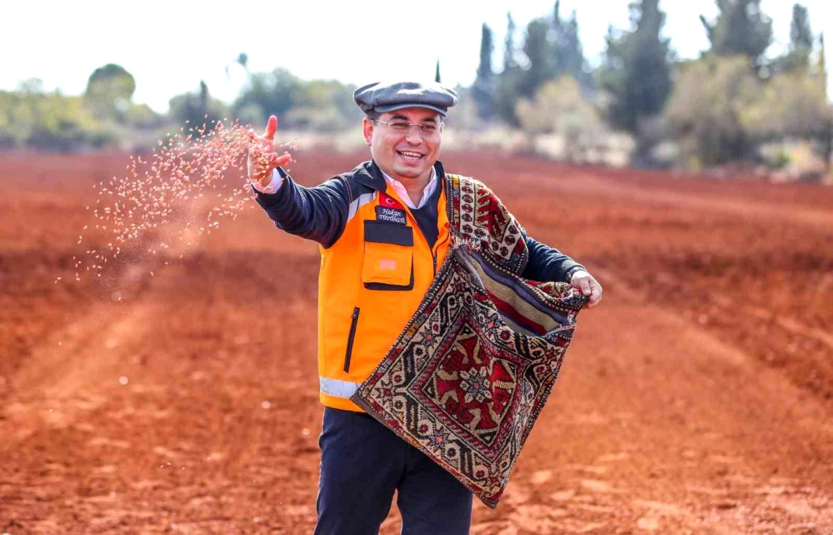 Cumhur İttifakı\'nın Antalya Büyükşehir Belediye Başkan adayı Hakan Tütüncü, çiftçilere yönelik projelerini açıkladı
