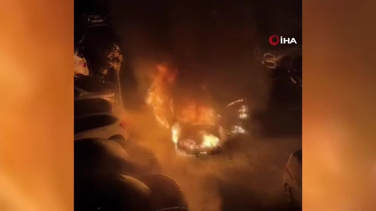 Tuzla\'da park halindeki araç alev alev yandı