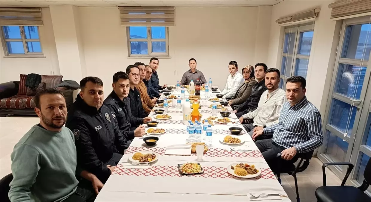 Ulaş Kaymakamı Emre Zafer, polislerle iftarda bir araya geldi