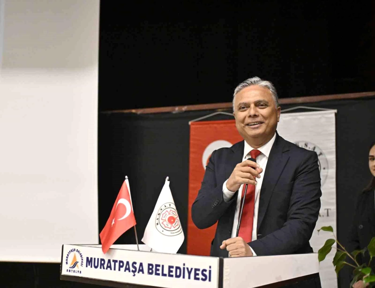 Muratpaşa Belediye Başkanı Ümit Uysal, kentsel dönüşüm için ilçe belediyelerine tam yetki verilmesi gerektiğini söyledi