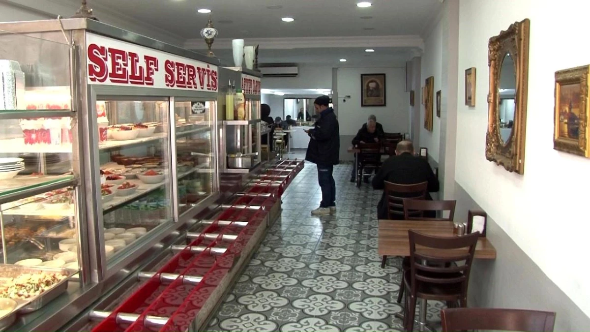 Üsküdar\'da Esnaf Lokantası \'3 Tabak Yemek 75 Lira\' Kampanyası Başlattı
