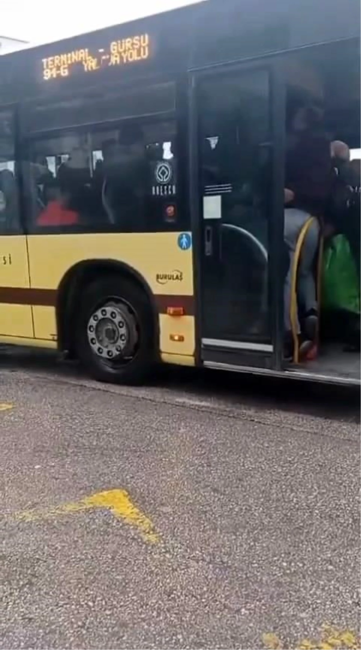 Bursa\'da yolcu otobüsünde çıkan kavga kameraya yansıdı