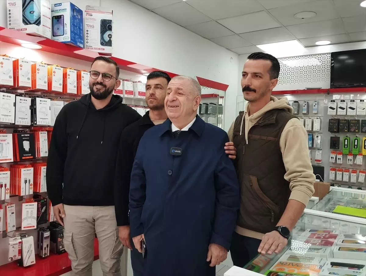 Ümit Özdağ, İzmir\'in Seferihisar ve Urla ilçelerinde esnaf ve vatandaşlarla buluştu