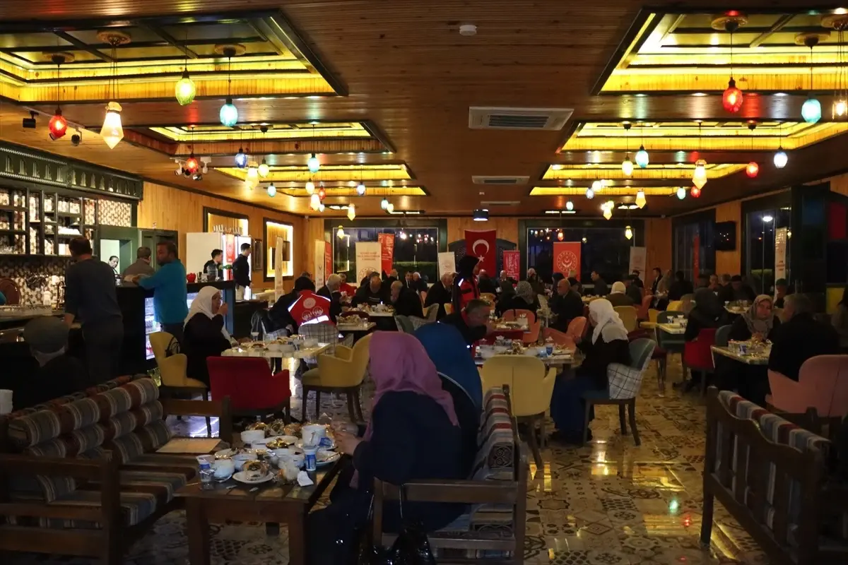 Adıyaman Valisi Osman Varol, yaşlılarla iftar yaptı