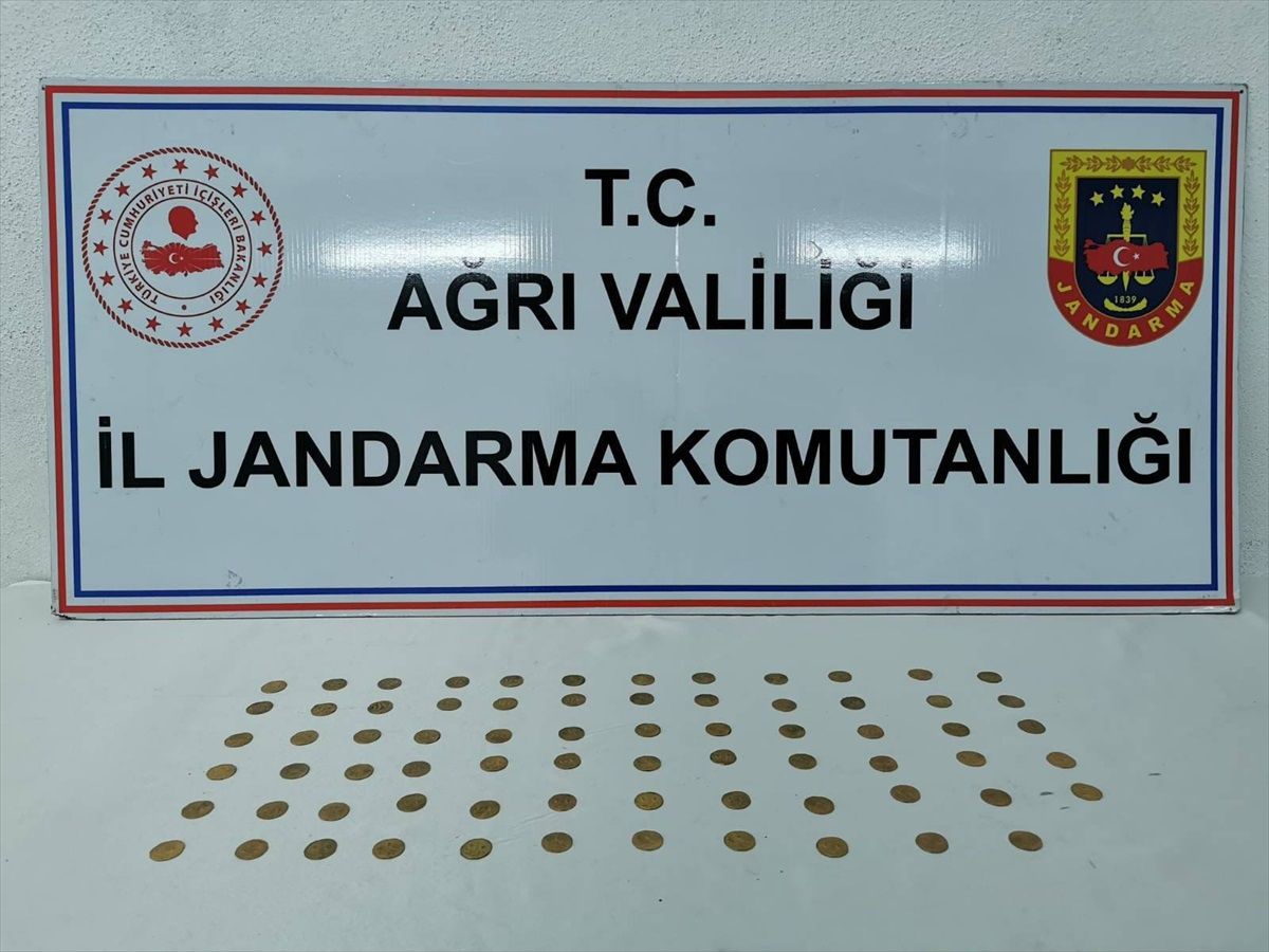 Ağrı\'nın Doğubayazıt ilçesinde 71 altın sikke ele geçirildi