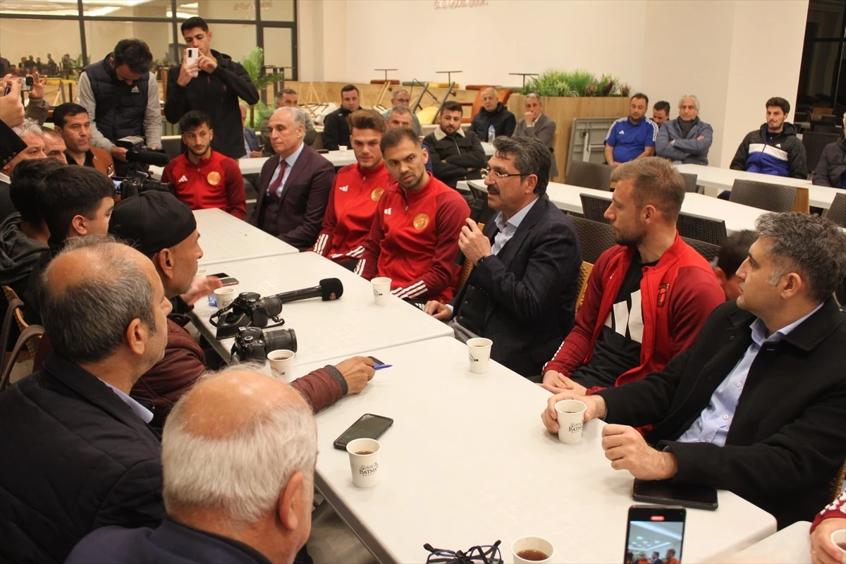 AK Parti Milletvekili Ferhat Nasıroğlu, TPAO Batman Petrolspor yönetimi ve futbolcularıyla iftarda buluştu