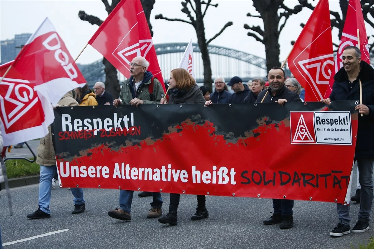 Almanya\'da Irkçılık Karşıtı Yürüyüş Düzenlendi