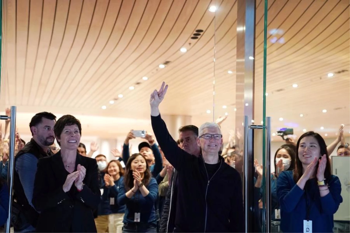 Apple, Shanghai\'da en büyük perakende mağazasını açtı