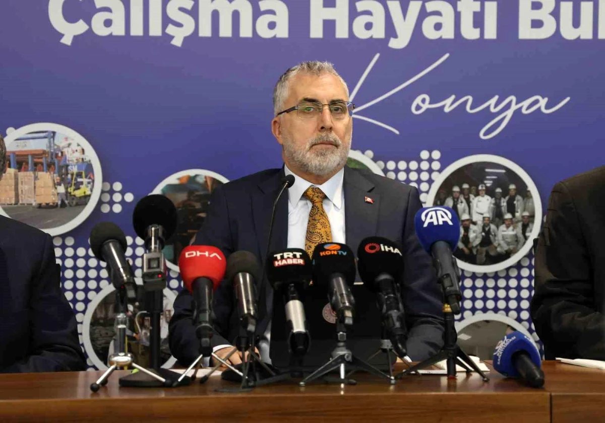 Çalışma ve Sosyal Güvenlik Bakanı Vedat Işıkhan, Konya\'da Çalışma Hayatı Buluşmaları Toplantısına Katıldı