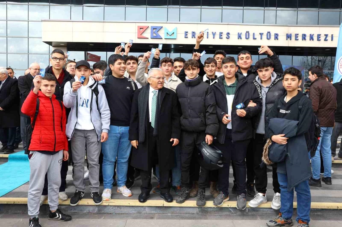 Kayseri Gençlik Buluşması\'nda Türkiye\'nin ilk Milli Astronotu Alper Gezeravcı konuştu