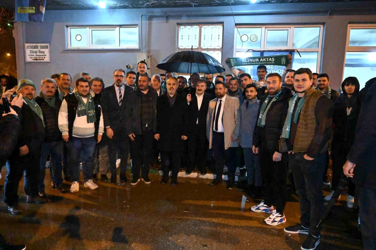 Bursa Büyükşehir Belediye Başkanı Alinur Aktaş, Soğanlı Mahallesi\'nde vatandaşlarla buluştu