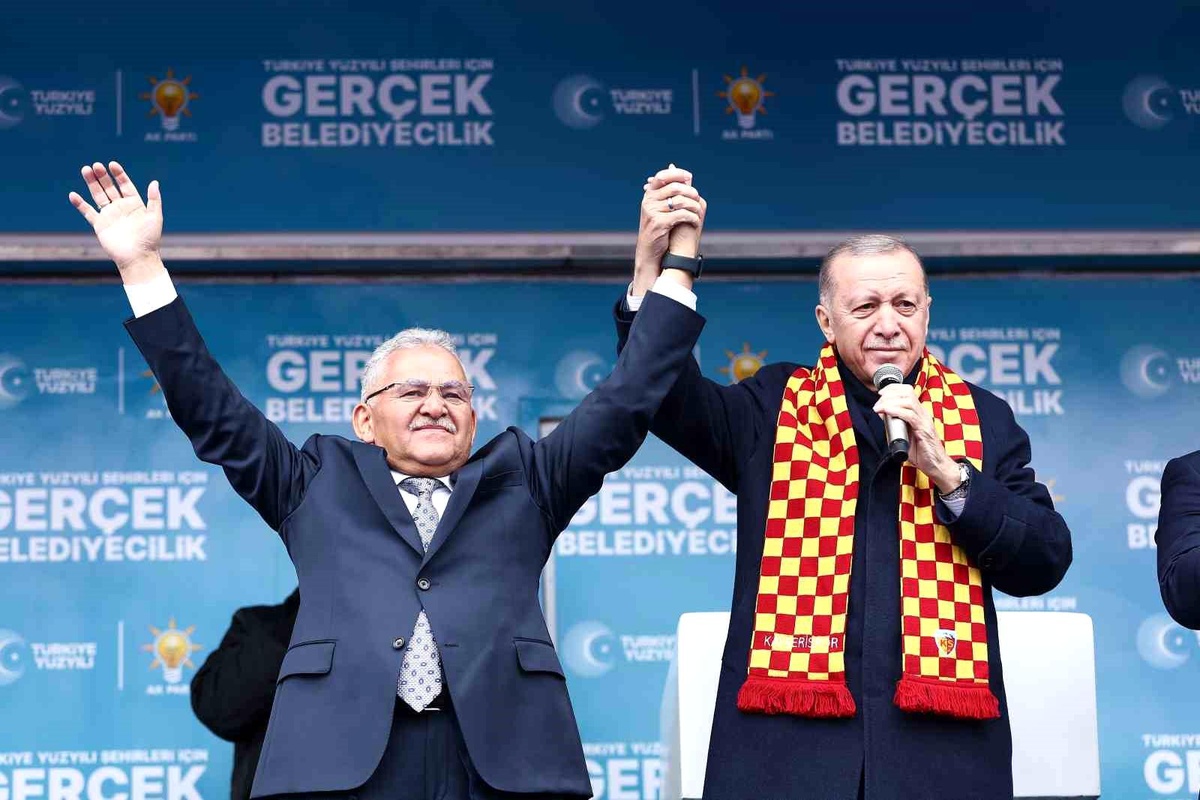 Başkan Büyükkılıç, Cumhurbaşkanı Erdoğan\'ı Büyük Kayseri Mitingi\'nde yalnız bırakmayanlara teşekkür etti