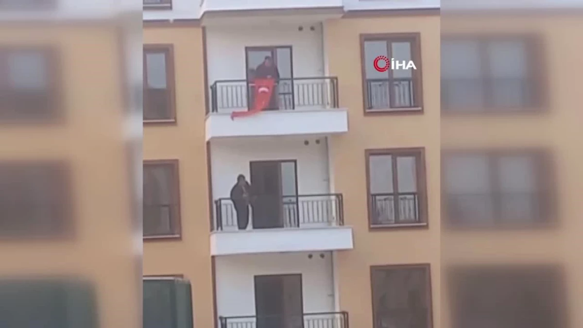Bayrağı balkondan aşağıya atan çalışanlar hakkında soruşturma başlatıldı