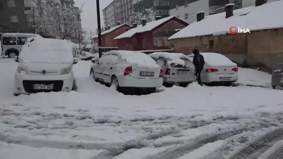 Bitlis\'te okullar tatil edildi, 63 köy yolu ulaşıma kapandı