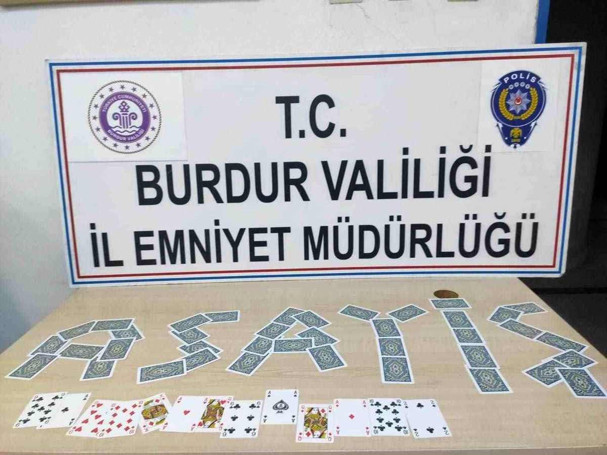 Burdur\'da kıraathanede yapılan denetimde kumar tespit edildi