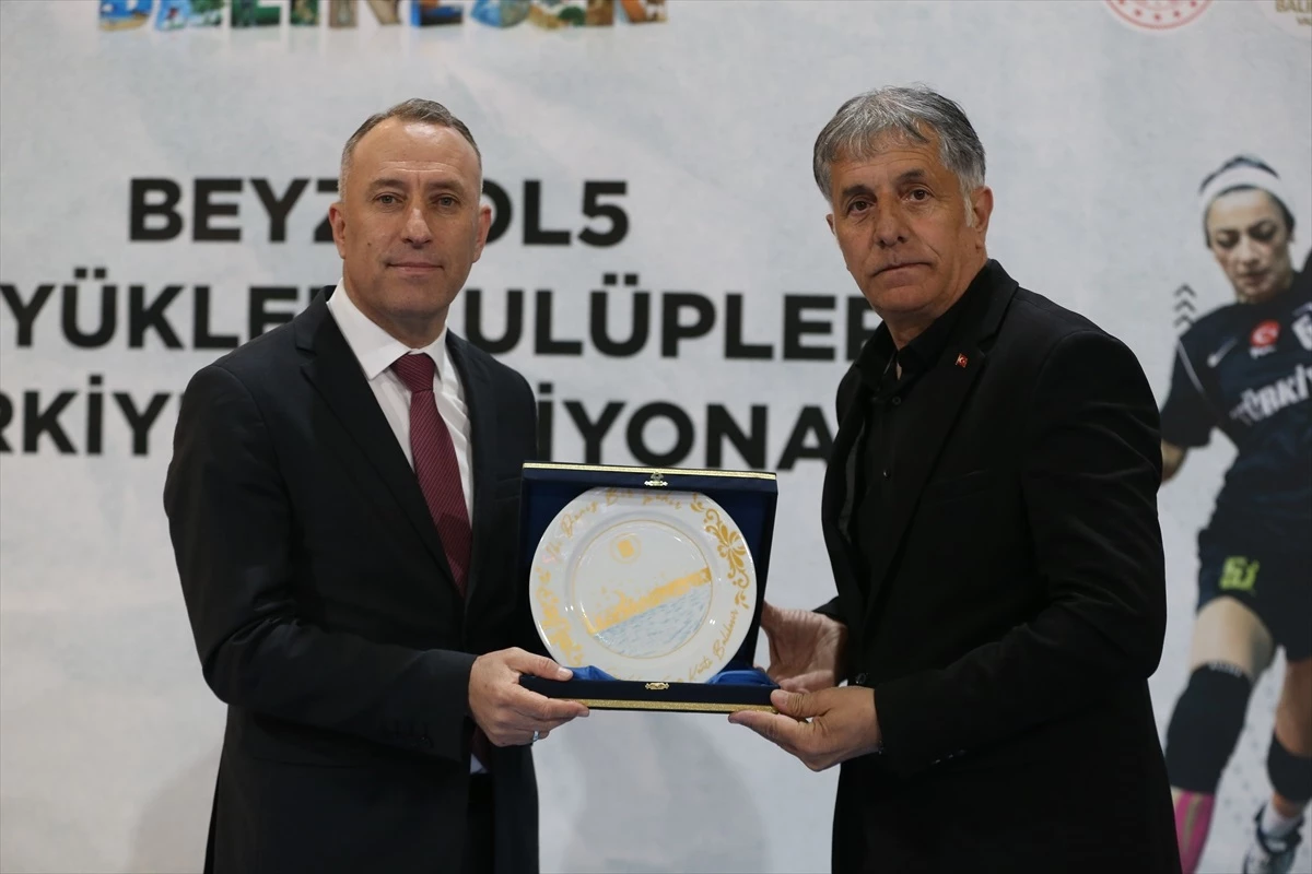Türkiye Ragbi Federasyonu Büyükler Beyzbol5 Kulüpler Türkiye Şampiyonası Balıkesir\'de başladı