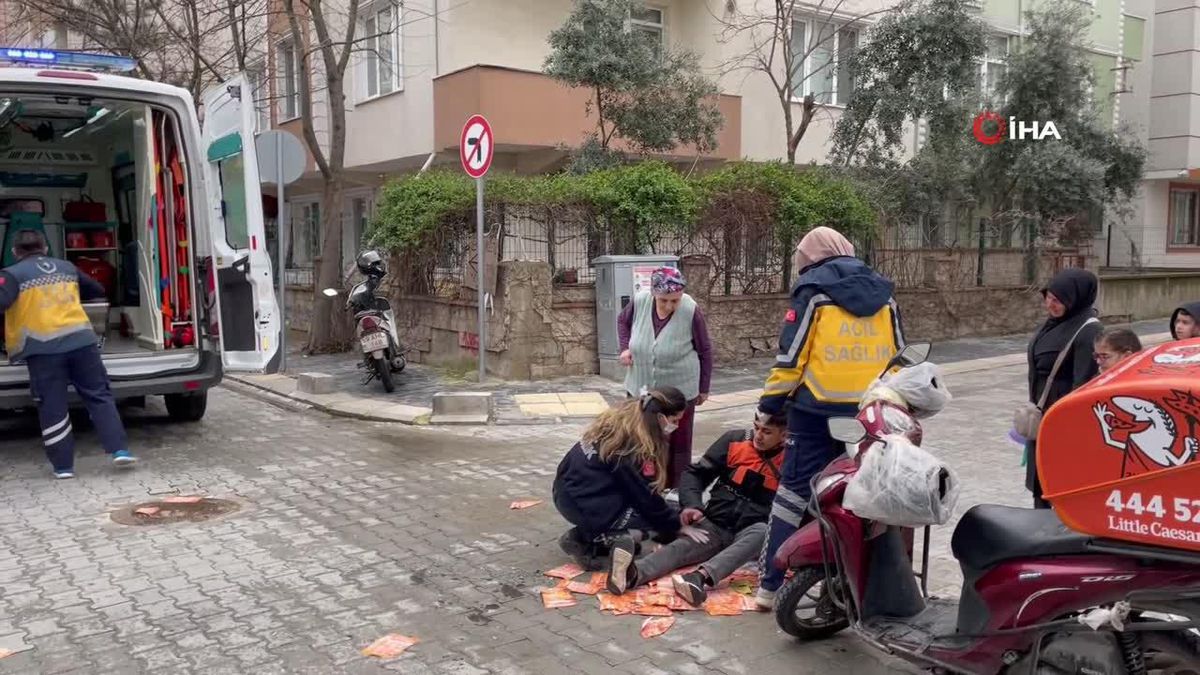 Çorlu\'da servis minibüsüyle çarpışan motokurye yaralandı