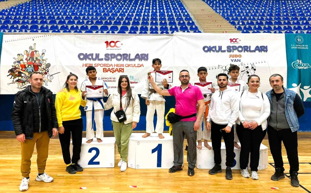 Diyarbakır Büyükşehir Belediyesi Sporcuları Van\'da Derece Elde Etti