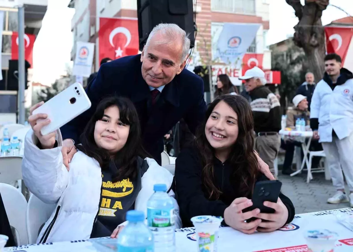 Denizli Büyükşehir Belediyesi İftar Sofrası Akkonak Mahallesi\'nde Kuruldu