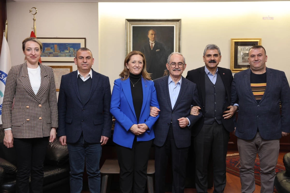 DİSK Genel Başkanı Arzu Çerkezoğlu, Eskişehir Büyükşehir Belediye Başkanı Yılmaz Büyükerşen\'i ziyaret etti