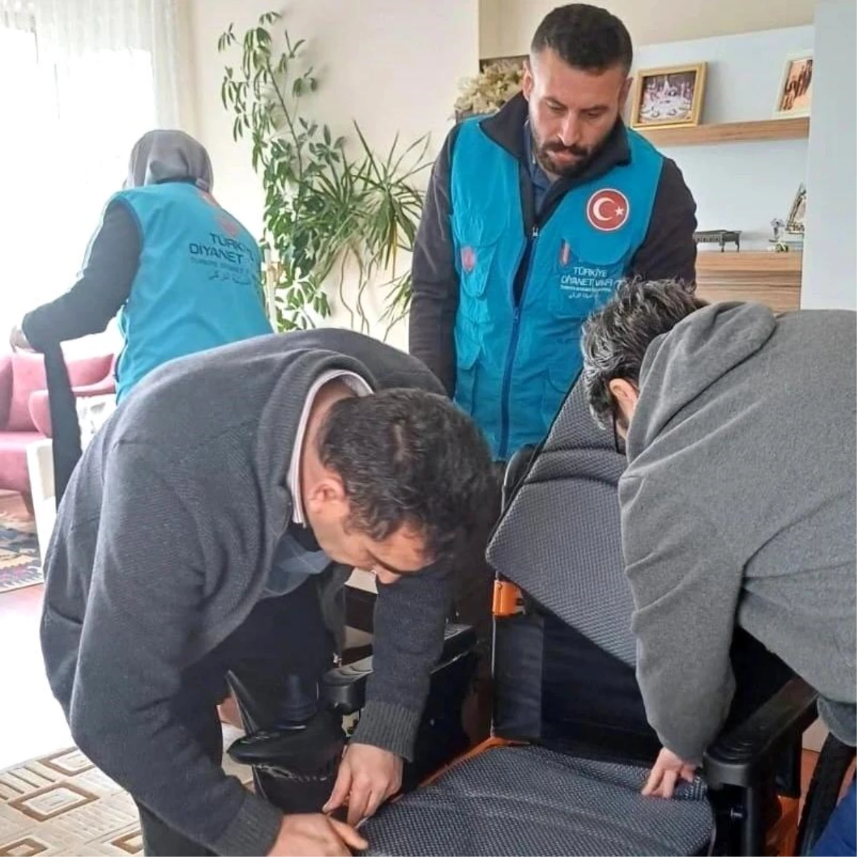 Eskişehir\'de İl Müftülüğü Engelli Koordinatörlüğü, Ramazan ayının bereketini engelli bir aileyle paylaştı