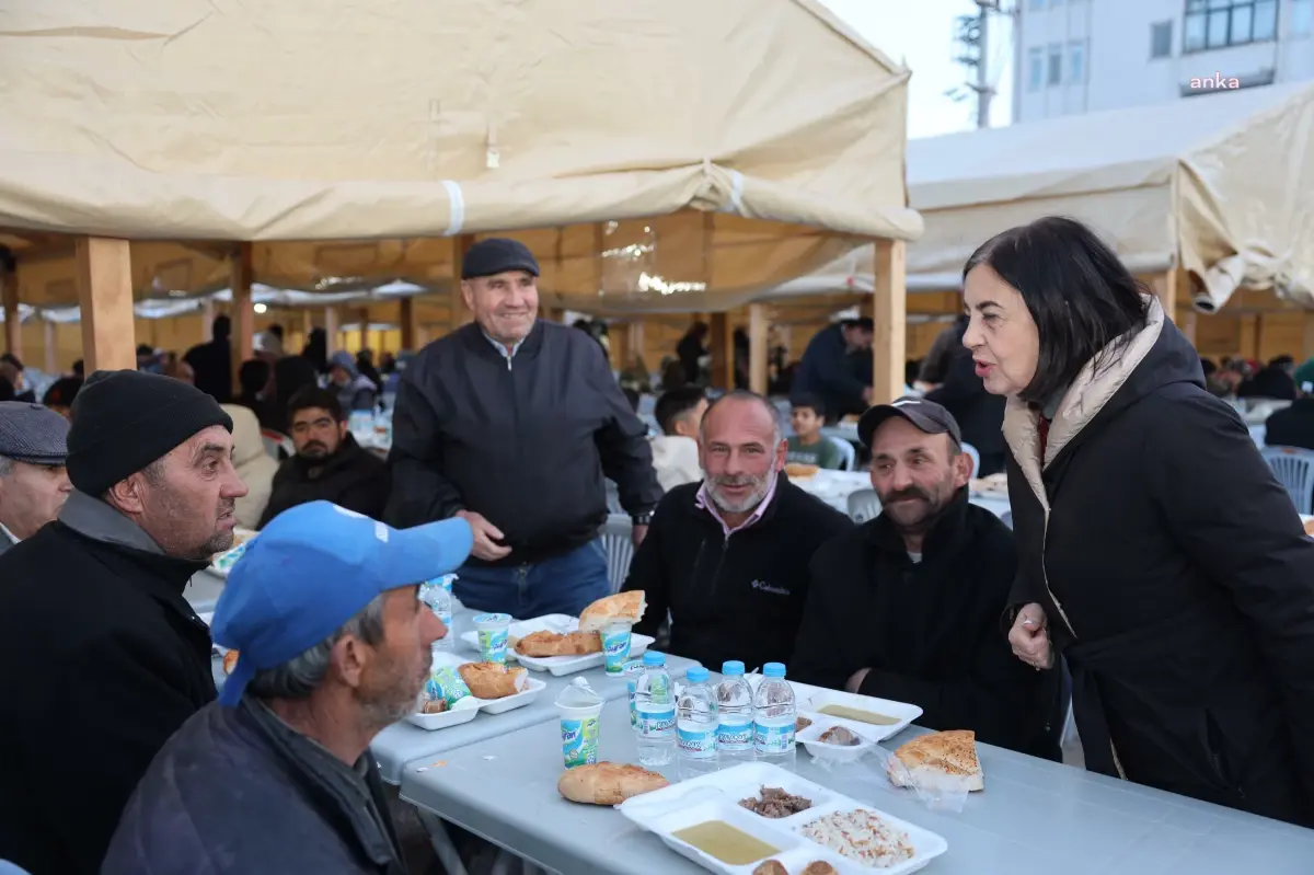 Eskişehir Büyükşehir Belediyesi Alpu\'da Geleneksel İftar Daveti Gerçekleştirdi