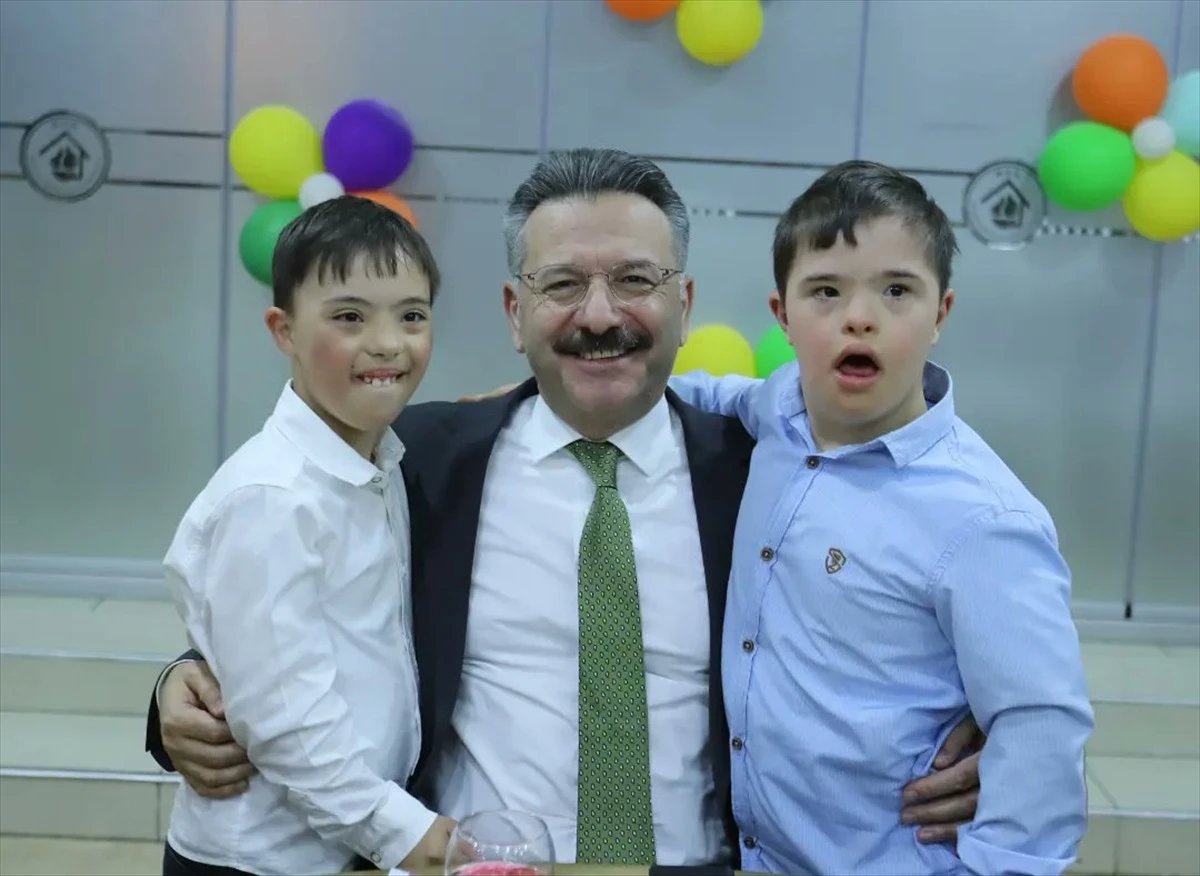 Eskişehir Valisi Hüseyin Aksoy, Down Sendromu Farkındalık Günü\'nde iftara katıldı