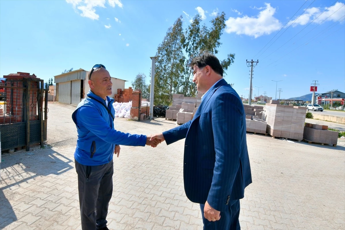 Fethiye Belediye Başkanı Alim Karaca, esnafı ziyaret etti ve diğer adayları canlı yayına davet etti