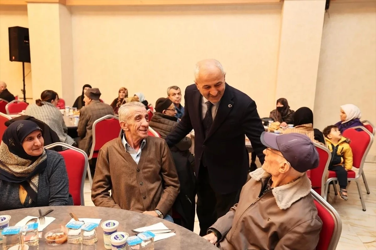 Gebze Belediye Başkanı Zinnur Büyükgöz, Yaşlılarla İftar Yaptı
