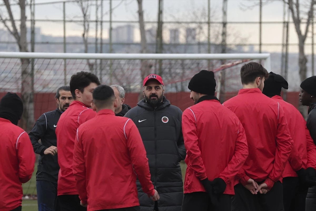 Gençlerbirliği Teknik Direktörü Sinan Kaloğlu: Play-off için mücadele edeceğiz