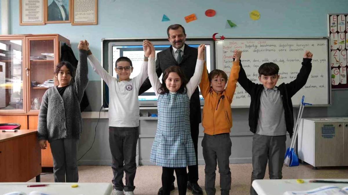 Gürsu Atatürk İlkokulu\'nda Sınıf Başkanlığı Yarışı