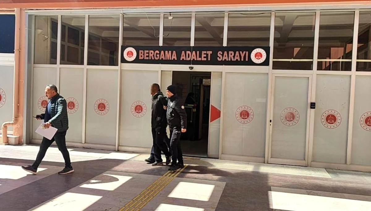 İzmir\'in Bergama ilçesinde bir aracı kundaklayan şüpheli tutuklandı