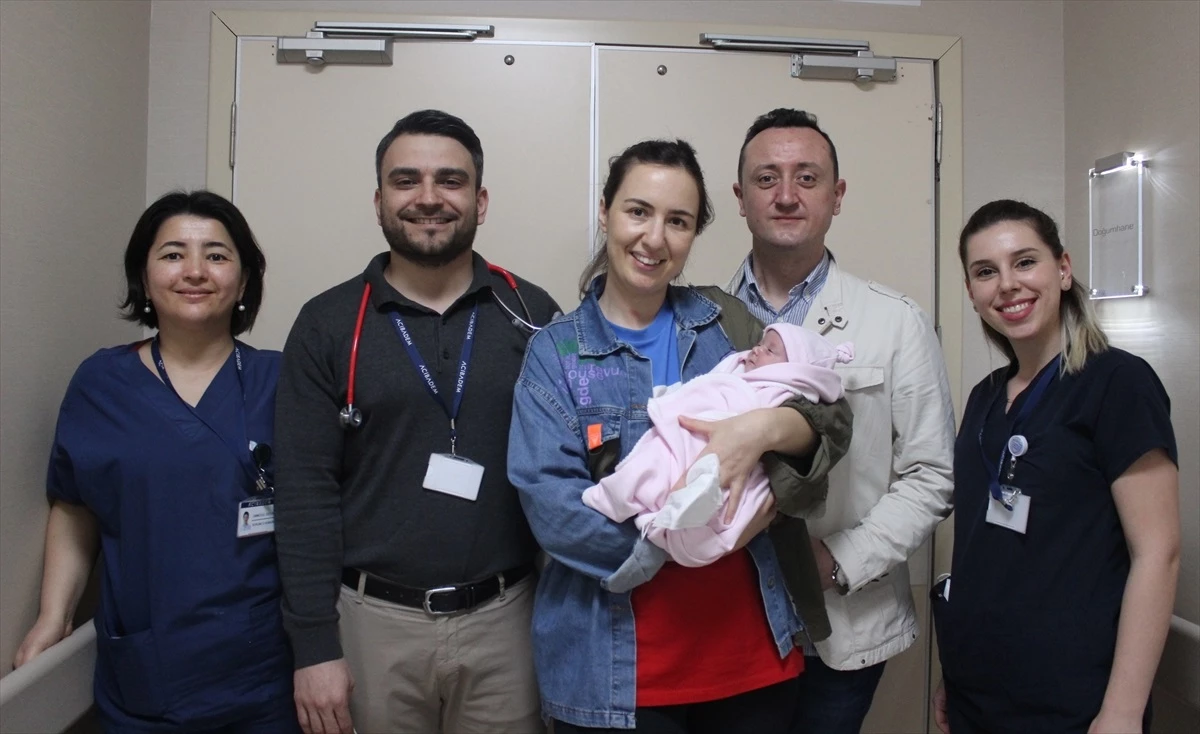 İzmir\'de gebelik zehirlenmesi yaşayan annenin erken doğumla dünyaya getirdiği bebek sağlığına kavuştu