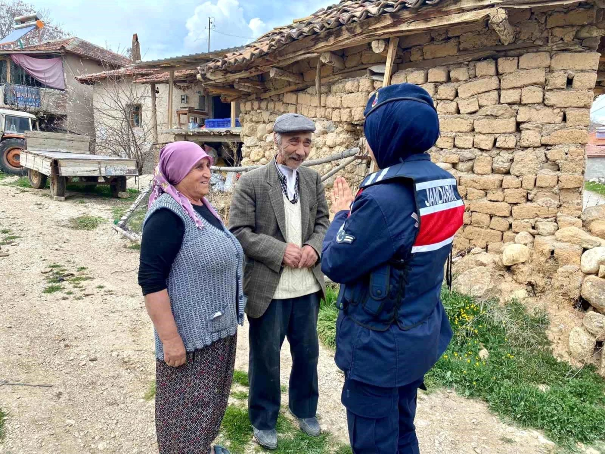 Afyonkarahisar Dinar İlçe Jandarma Komutanlığı Yaşlıları Ziyaret Etti